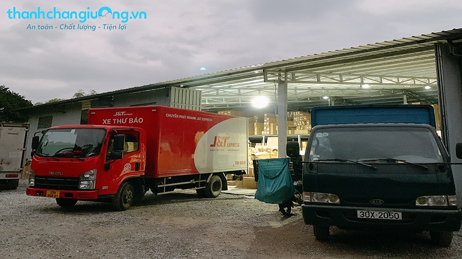 Chúng tôi sở hữu hệ thống kho bãi rộng lớn hàng ngàn m2 tại Đông Anh - Hà Nội