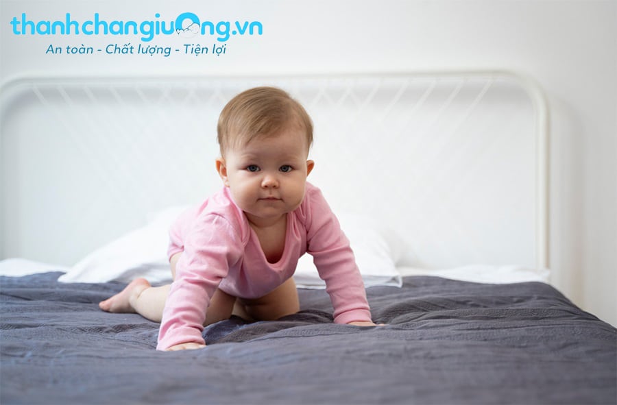 Thanh chắn giường giúp bảo vệ trẻ em khi nằm ngủ và vận động trên giường