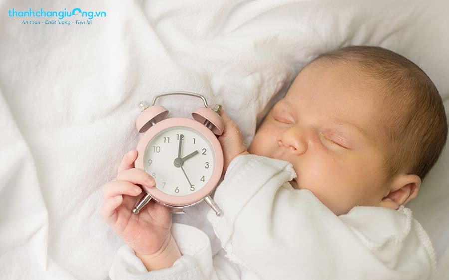 Tầm quan trọng của giấc ngủ đối với sự phát triển ở trẻ nhỏ 10 Hãy xây dựng cho bé một “thời gian biểu” cố định về việc ngủ nghỉ