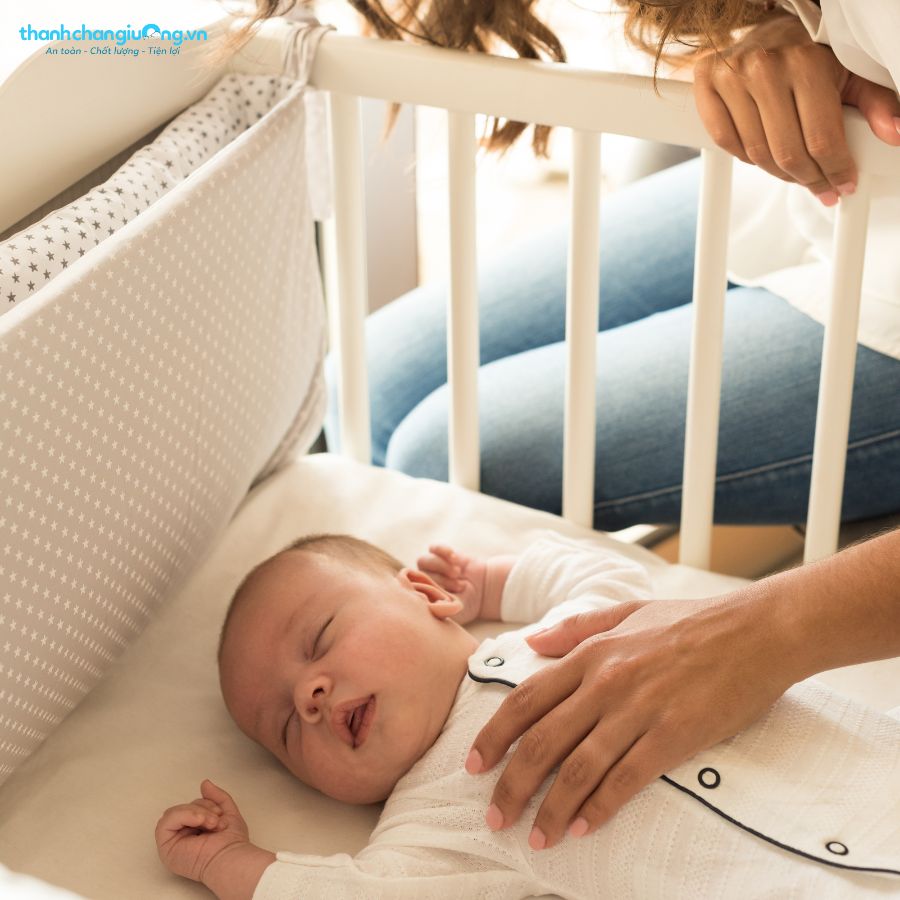 Môi trưởng thoải mái, yên tĩnh, ánh sáng vừa phải là điều kiện lý tưởng để trẻ có 1 giấc ngủ ngon
