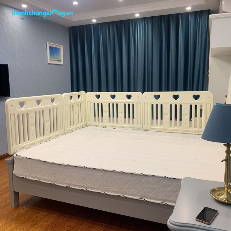 Lắp đặt dễ dàng cũng là một trong những đặc điểm nổi bật của thanh chắn giường bằng nhựa